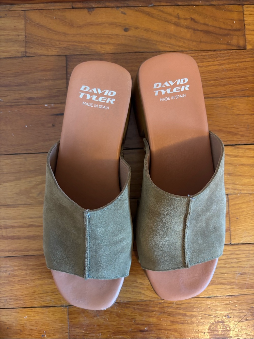 David Tyler Suede Studded Platform Mules in Olive Size 7 - Picture 6 of 8